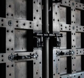 Instalación de Barras y Puertas de Seguridad