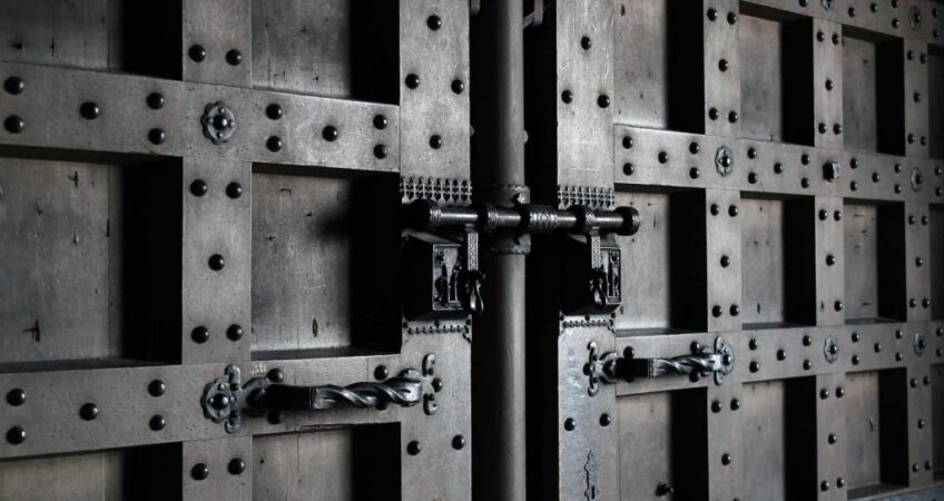 Instalación de Barras y Puertas de Seguridad